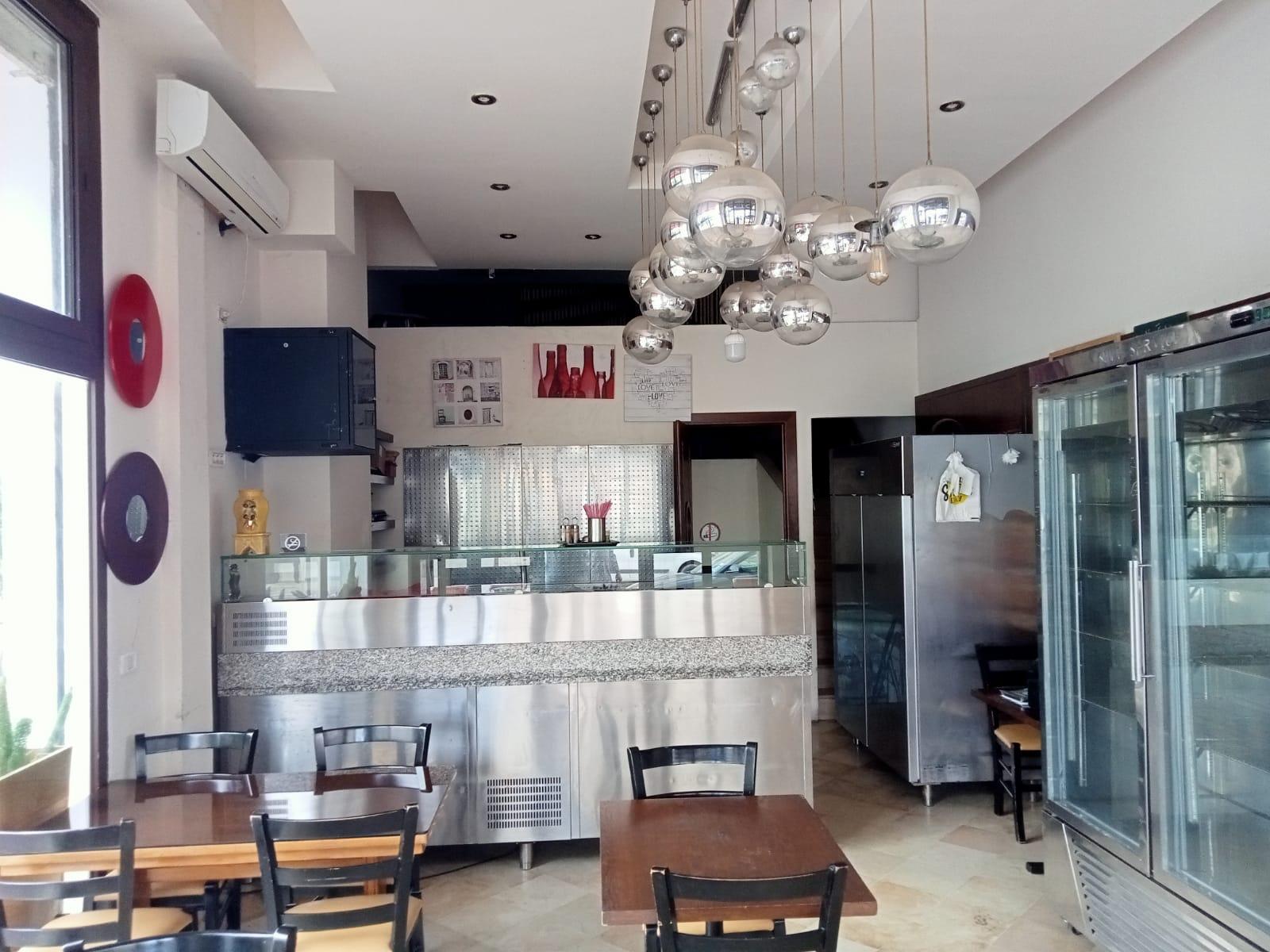 À VENDRE : Restaurant avec Fond de Commerce au Lac 1