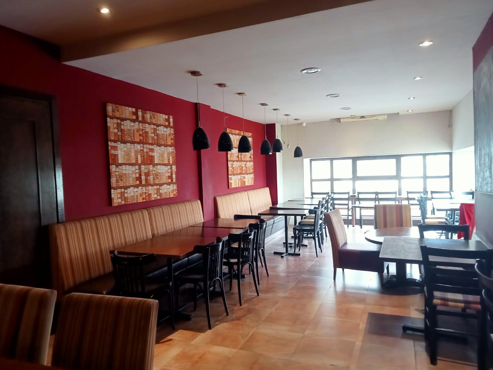 À VENDRE : Restaurant avec Fond de Commerce au Lac 1