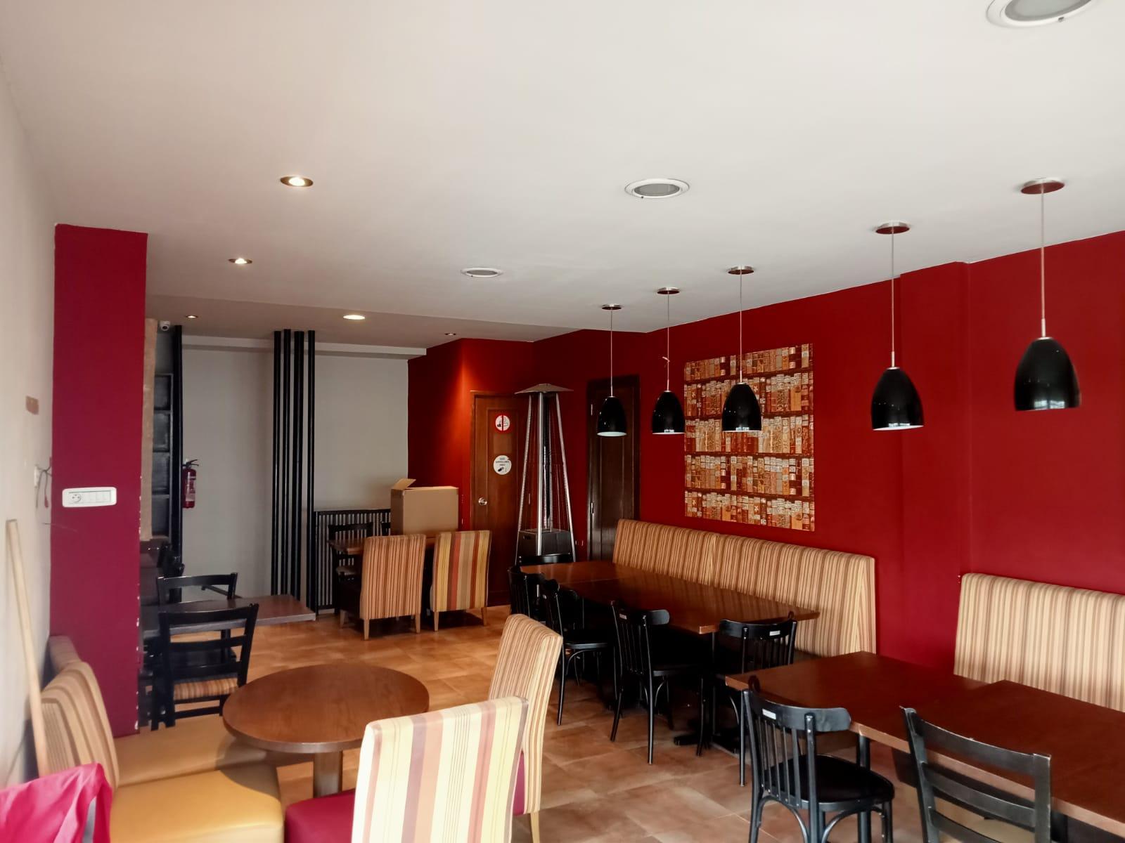 À VENDRE : Restaurant avec Fond de Commerce au Lac 1