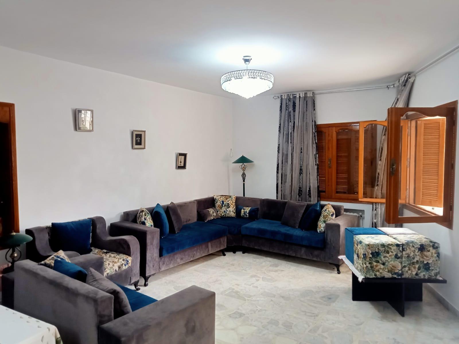 À Vendre : Villa à Cité Nozha, Ariana