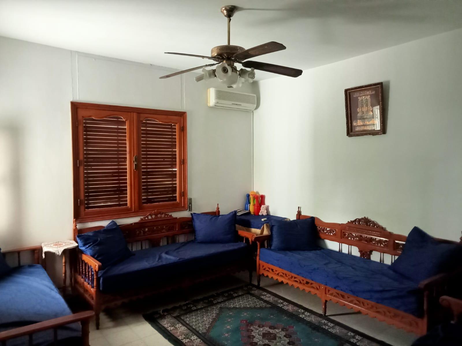 À Vendre : Villa à Cité Nozha, Ariana