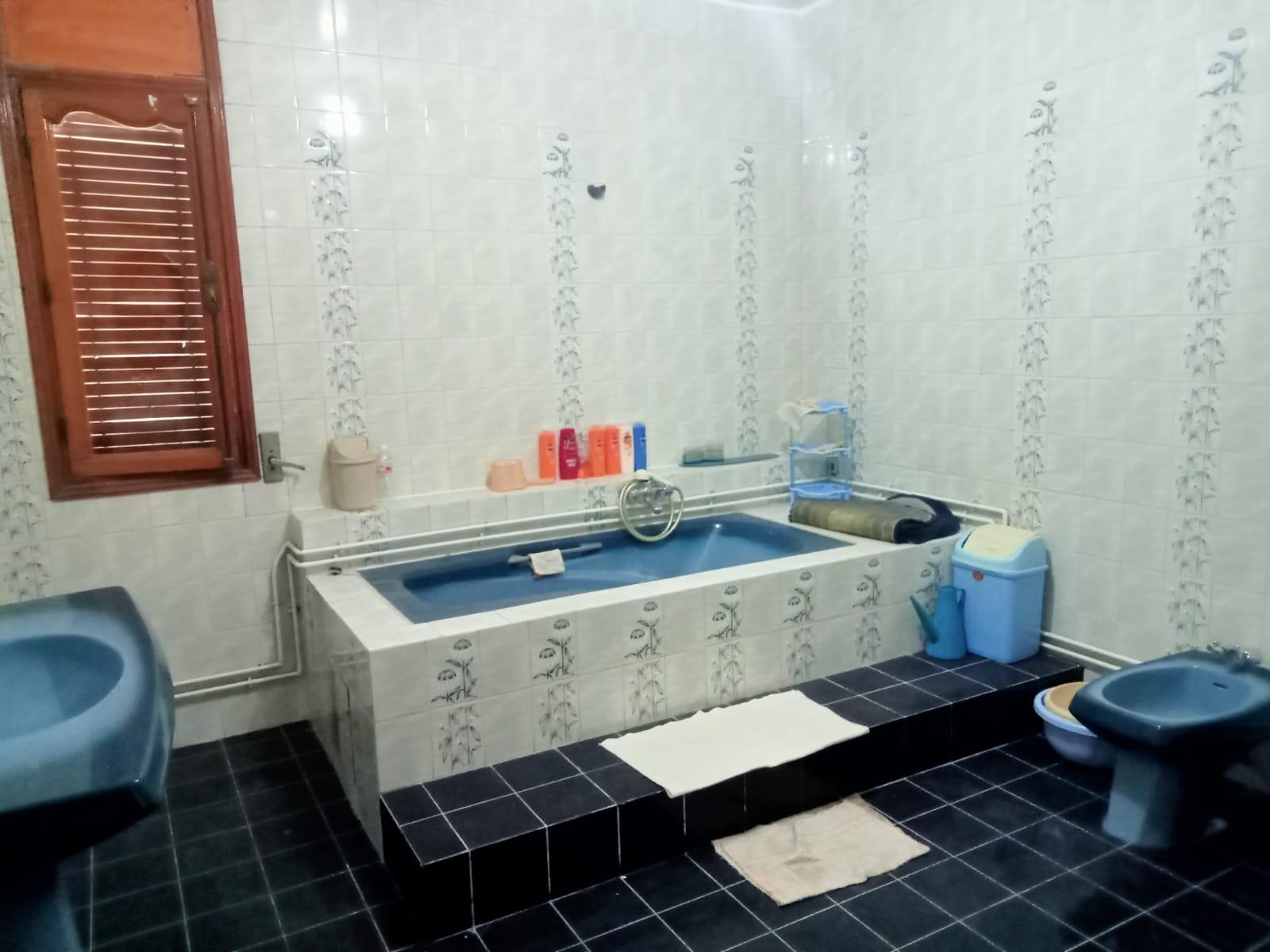À Vendre : Villa à Cité Nozha, Ariana