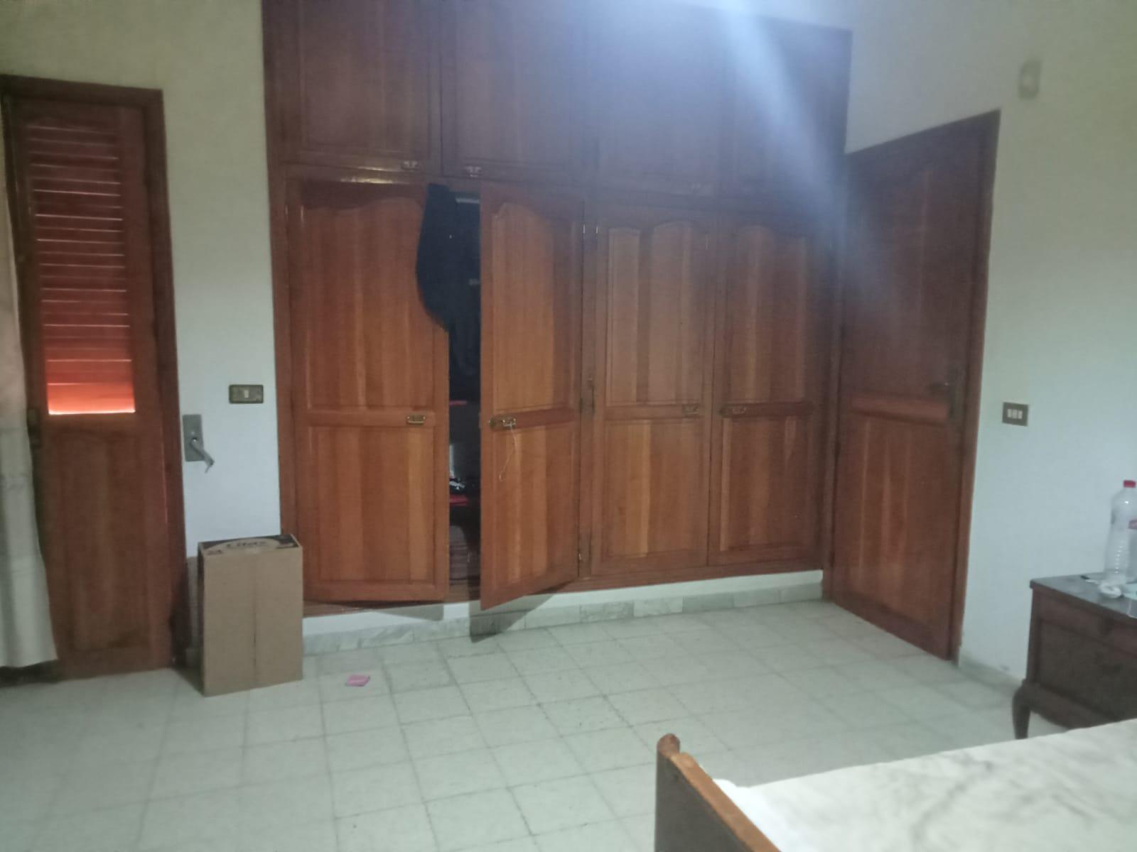 À Vendre : Villa à Cité Nozha, Ariana