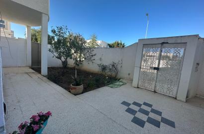 Un charmant rez-de-chaussée de villa avec jardin, situé à côté du Lycée Français René Descartes à Cité Ennasr, Tunis